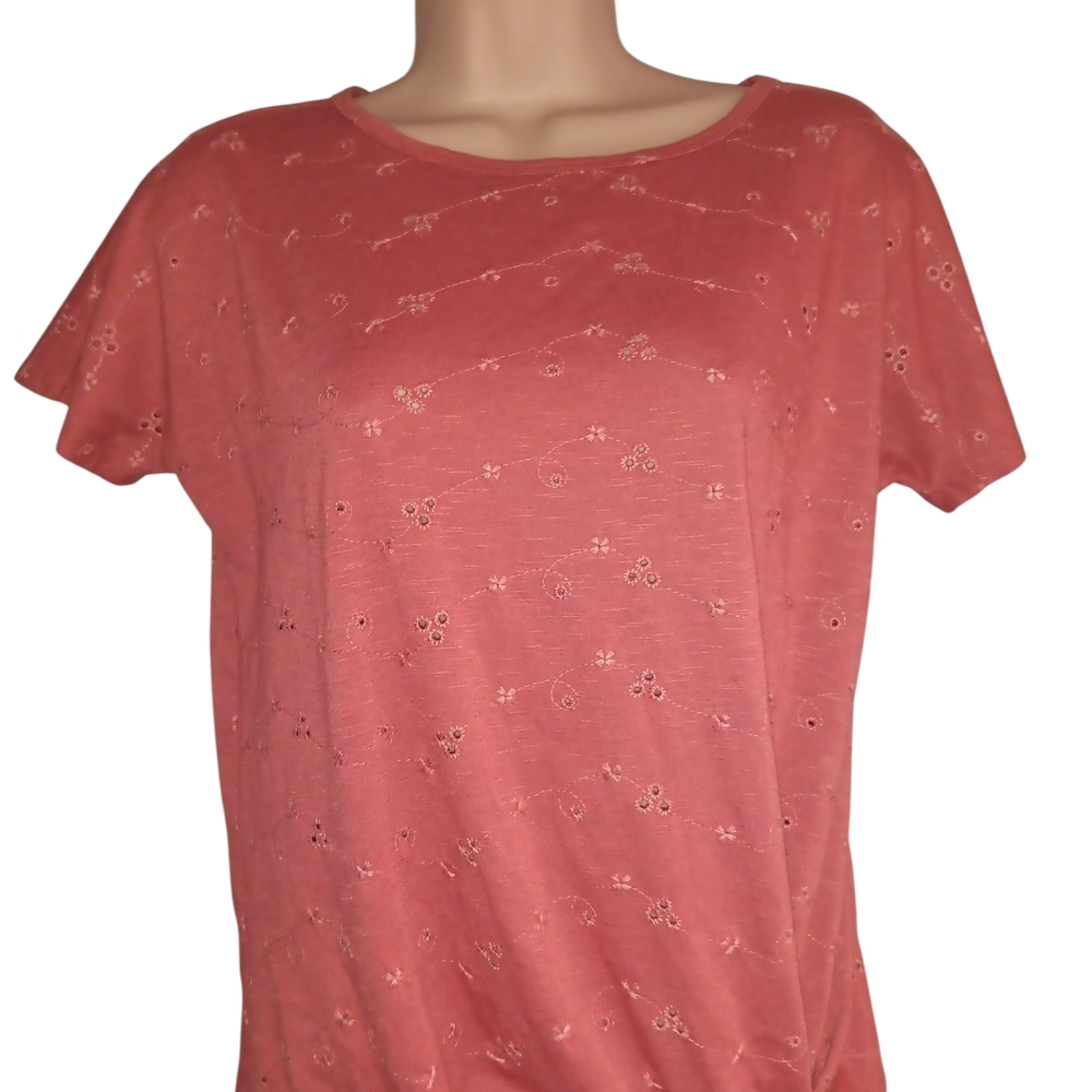 Chic Coral Eyelet Short Sleeve Top